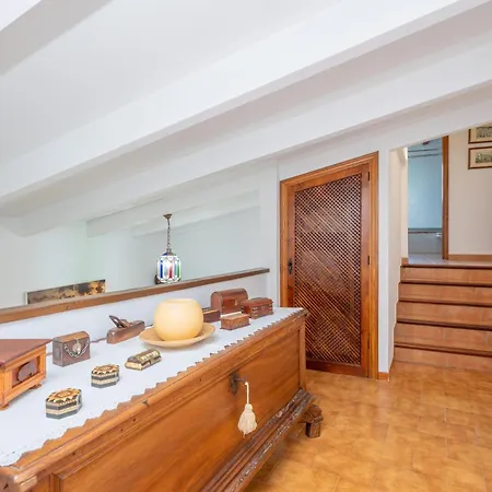 Reynes Villa *